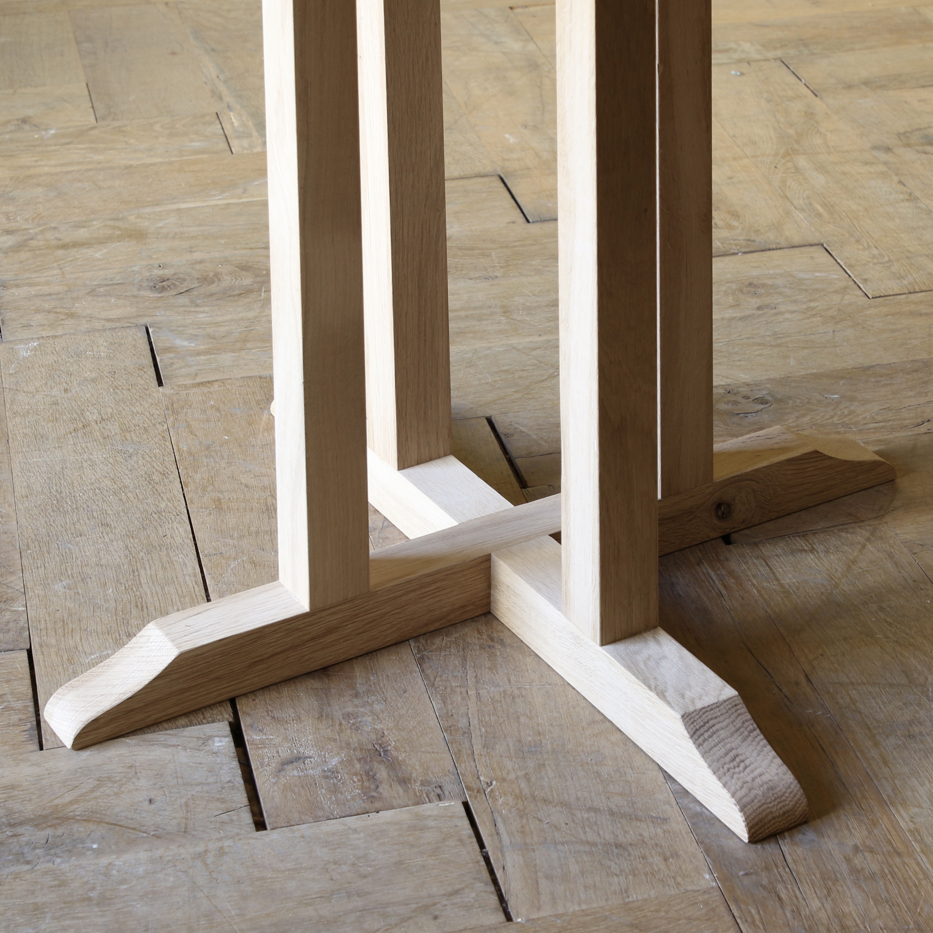 Round Pedestal Table // JS Editions